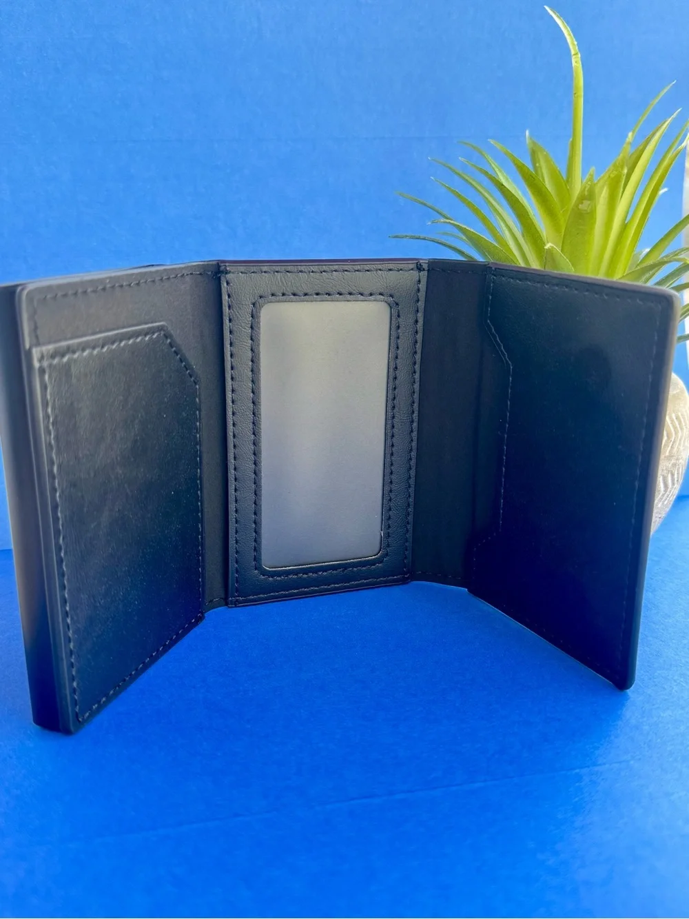 Minimalist Pop-Up Wallet in Black with AirTag Holder & RFID Blocking - Brand New